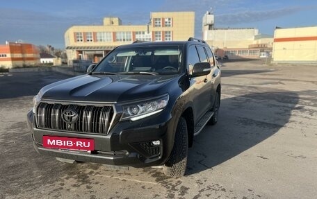 Toyota Land Cruiser Prado 150 рестайлинг 2, 2022 год, 9 500 000 рублей, 6 фотография