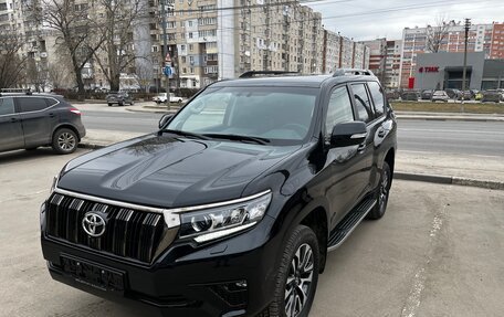 Toyota Land Cruiser Prado 150 рестайлинг 2, 2022 год, 9 500 000 рублей, 36 фотография