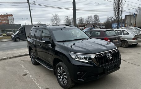 Toyota Land Cruiser Prado 150 рестайлинг 2, 2022 год, 9 500 000 рублей, 38 фотография