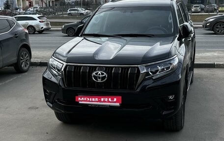 Toyota Land Cruiser Prado 150 рестайлинг 2, 2022 год, 9 500 000 рублей, 37 фотография