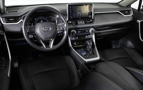 Toyota RAV4, 2020 год, 3 550 000 рублей, 28 фотография