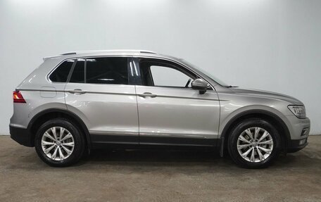 Volkswagen Tiguan II, 2018 год, 2 400 000 рублей, 4 фотография