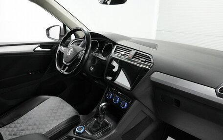 Volkswagen Tiguan II, 2018 год, 2 400 000 рублей, 11 фотография