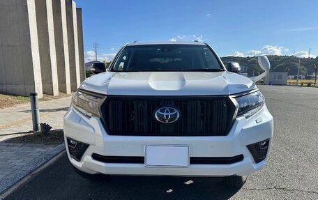 Toyota Land Cruiser Prado 150 рестайлинг 2, 2021 год, 3 730 000 рублей, 2 фотография