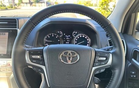 Toyota Land Cruiser Prado 150 рестайлинг 2, 2021 год, 3 730 000 рублей, 9 фотография