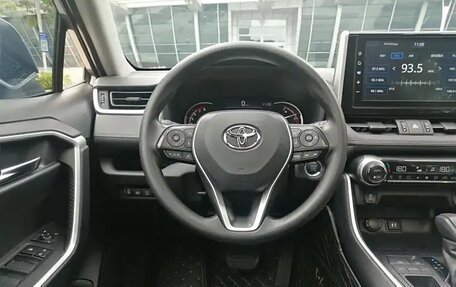 Toyota RAV4, 2020 год, 2 650 000 рублей, 7 фотография