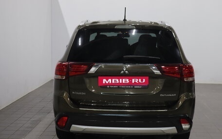 Mitsubishi Outlander III рестайлинг 3, 2015 год, 1 912 000 рублей, 3 фотография