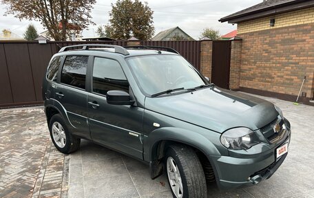 Chevrolet Niva I рестайлинг, 2017 год, 849 000 рублей, 2 фотография