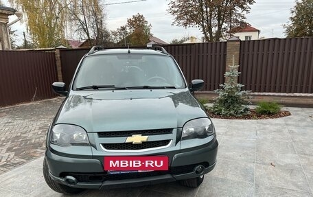 Chevrolet Niva I рестайлинг, 2017 год, 849 000 рублей, 3 фотография