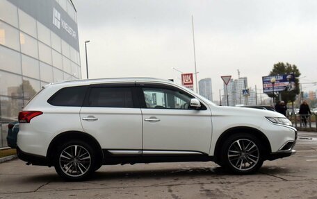 Mitsubishi Outlander III рестайлинг 3, 2017 год, 2 500 000 рублей, 4 фотография