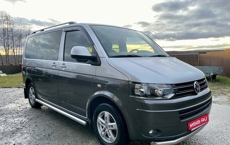 Volkswagen Caravelle T5, 2010 год, 2 270 000 рублей, 3 фотография