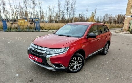 Mitsubishi Outlander III рестайлинг 3, 2018 год, 2 650 000 рублей, 2 фотография