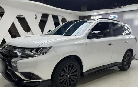 Mitsubishi Outlander III рестайлинг 3, 2021 год, 2 700 000 рублей, 1 фотография