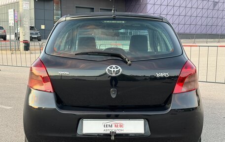 Toyota Yaris III рестайлинг, 2005 год, 747 000 рублей, 21 фотография