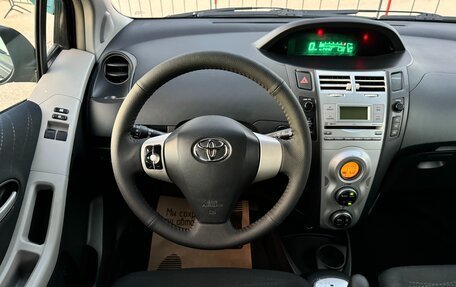 Toyota Yaris III рестайлинг, 2005 год, 747 000 рублей, 36 фотография