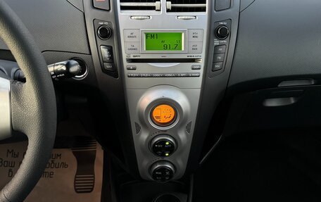 Toyota Yaris III рестайлинг, 2005 год, 747 000 рублей, 37 фотография