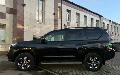 Toyota Land Cruiser Prado 150 рестайлинг 2, 2017 год, 4 100 000 рублей, 6 фотография