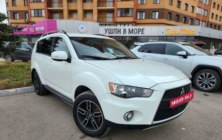 Mitsubishi Outlander III рестайлинг 3, 2011 год, 1 380 000 рублей, 4 фотография