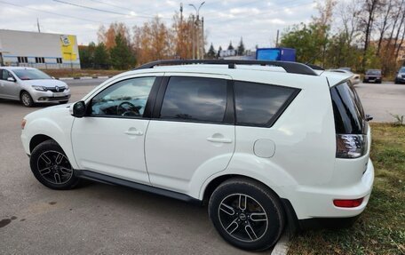 Mitsubishi Outlander III рестайлинг 3, 2011 год, 1 380 000 рублей, 14 фотография