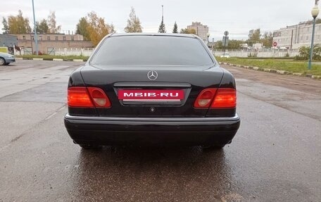 Mercedes-Benz E-Класс, 1999 год, 800 000 рублей, 3 фотография