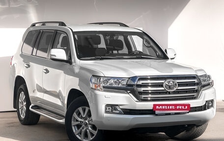 Toyota Land Cruiser 200, 2020 год, 9 950 000 рублей, 3 фотография