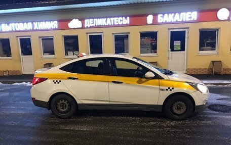 Hyundai Solaris II рестайлинг, 2015 год, 550 000 рублей, 2 фотография