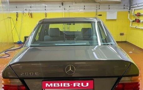 Mercedes-Benz E-Класс, 1992 год, 1 500 000 рублей, 3 фотография