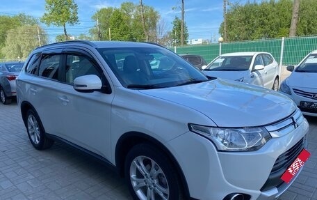 Mitsubishi Outlander III рестайлинг 3, 2014 год, 2 145 000 рублей, 1 фотография