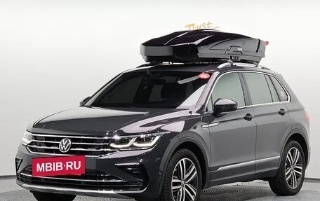 Volkswagen Tiguan II, 2021 год, 4 410 000 рублей, 13 фотография