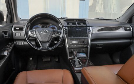 Toyota Camry, 2016 год, 2 099 000 рублей, 6 фотография