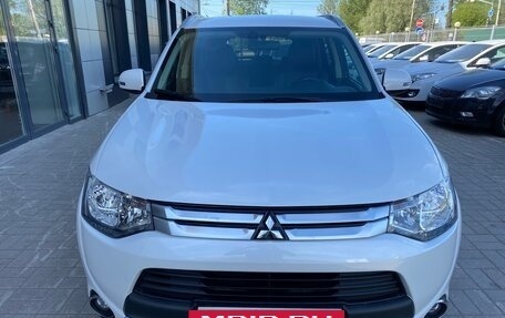 Mitsubishi Outlander III рестайлинг 3, 2014 год, 2 145 000 рублей, 2 фотография