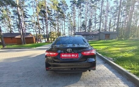 Toyota Camry, 2018 год, 2 200 000 рублей, 4 фотография