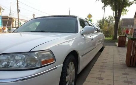 Lincoln Town Car III рестайлинг, 2003 год, 590 000 рублей, 1 фотография