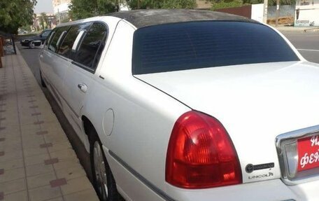 Lincoln Town Car III рестайлинг, 2003 год, 590 000 рублей, 2 фотография