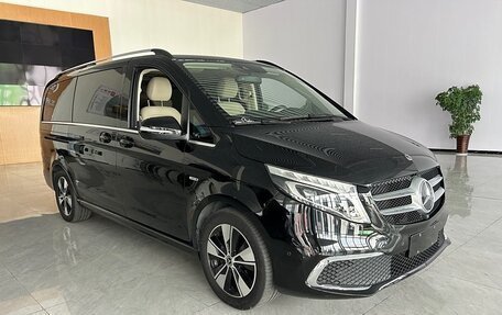 Mercedes-Benz V-Класс, 2021 год, 6 300 000 рублей, 3 фотография