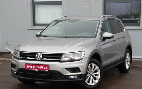 Volkswagen Tiguan II, 2018 год, 2 399 000 рублей, 1 фотография