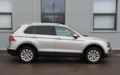 Volkswagen Tiguan II, 2018 год, 2 399 000 рублей, 4 фотография