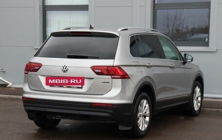 Volkswagen Tiguan II, 2018 год, 2 399 000 рублей, 5 фотография