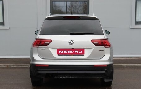 Volkswagen Tiguan II, 2018 год, 2 399 000 рублей, 6 фотография