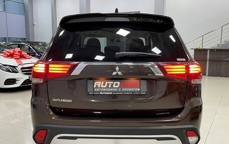 Mitsubishi Outlander III рестайлинг 3, 2021 год, 2 737 000 рублей, 8 фотография