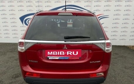 Mitsubishi Outlander III рестайлинг 3, 2013 год, 1 450 000 рублей, 4 фотография