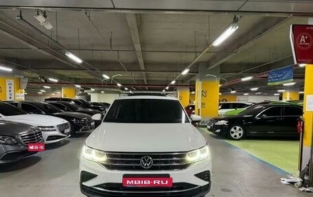 Volkswagen Tiguan II, 2021 год, 4 175 000 рублей, 1 фотография