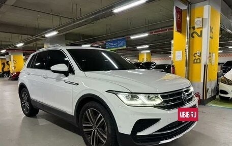 Volkswagen Tiguan II, 2021 год, 4 175 000 рублей, 17 фотография