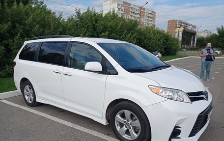 Toyota Sienna III, 2018 год, 3 150 000 рублей, 1 фотография