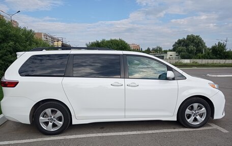 Toyota Sienna III, 2018 год, 3 150 000 рублей, 3 фотография