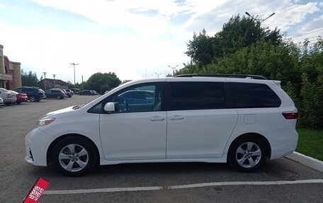 Toyota Sienna III, 2018 год, 3 150 000 рублей, 9 фотография