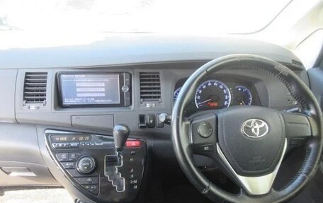 Toyota ISis I, 2014 год, 1 250 000 рублей, 8 фотография