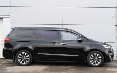 KIA Carnival III, 2018 год, 2 949 000 рублей, 5 фотография