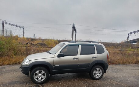 Chevrolet Niva I рестайлинг, 2015 год, 820 000 рублей, 2 фотография