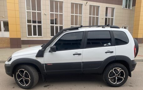 Chevrolet Niva I рестайлинг, 2019 год, 895 000 рублей, 2 фотография